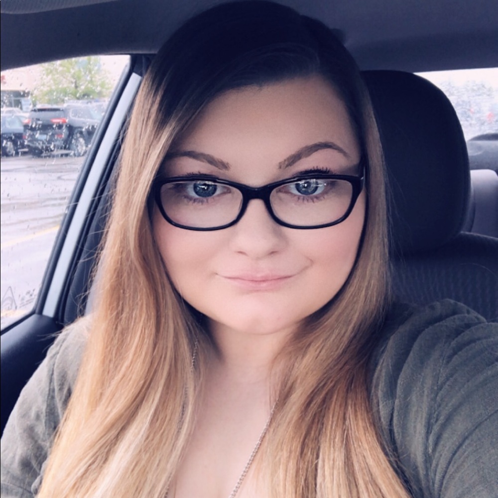 Meet your Posher, Stephanie